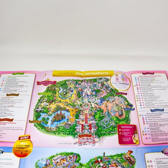 PARIS Disney EURO Disneyland Map EUROPE souvenir gift for Travel 2015 FRENCH - Picture 7 of 15
